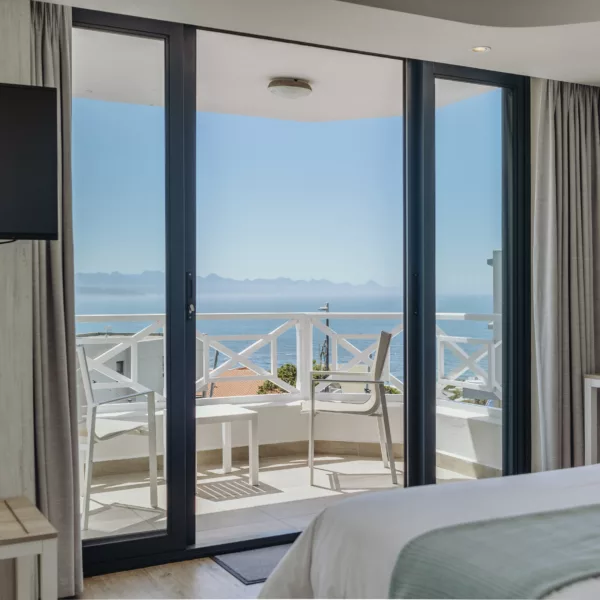 Honeymoon hotel suite bed overlooking plettenberg bay