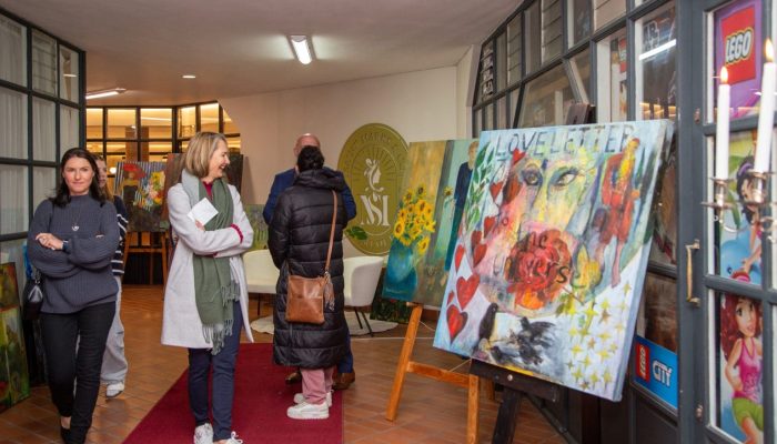 9.-Exhibitions-all-along-Plett_s-Main-Street-1536x1024